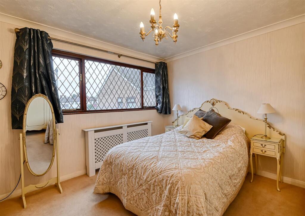 5 Castlecroft Gardens-09.jpg