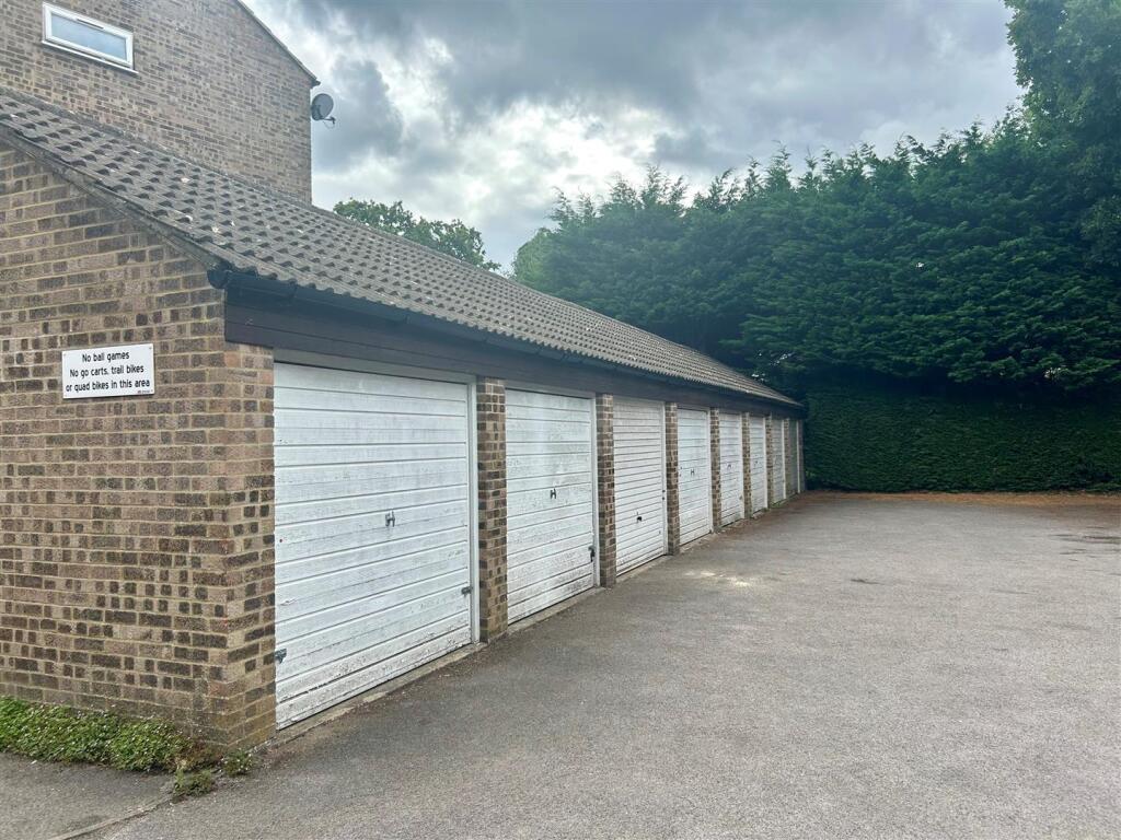 120 Henley Drive garage.jpg