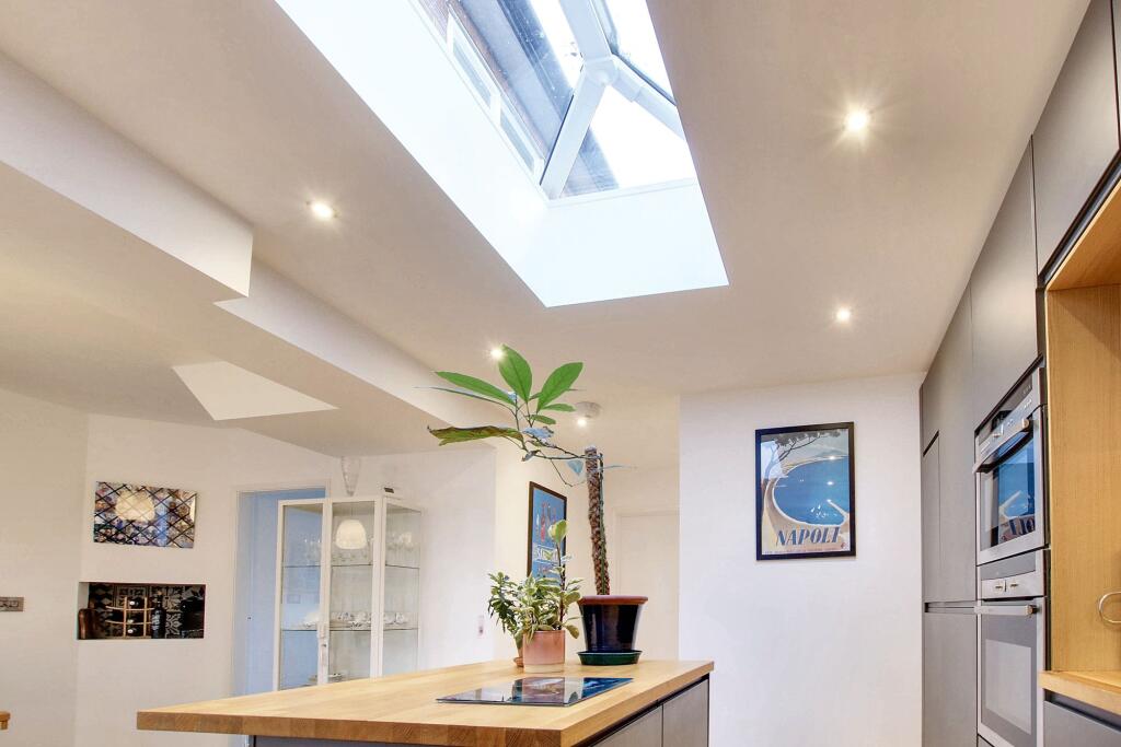 Open plan kitchen/diner snug area