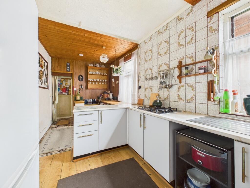 8. CAM04922G0-PR0093-STILL016