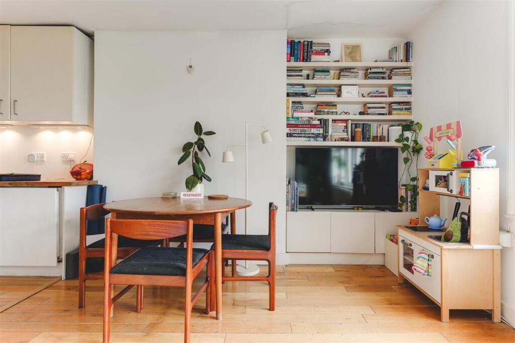 Downs Park Road-4.jpg