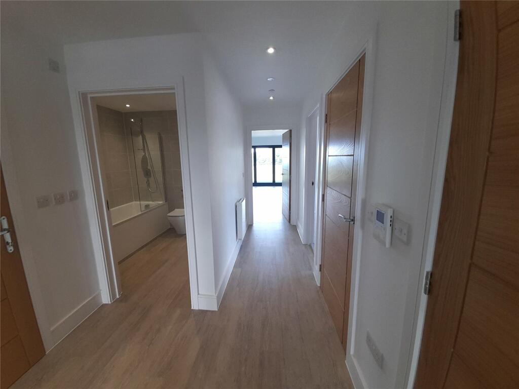 Hallway/Bathroom