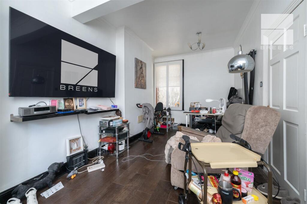 26 Leasownes Road_0002.jpg