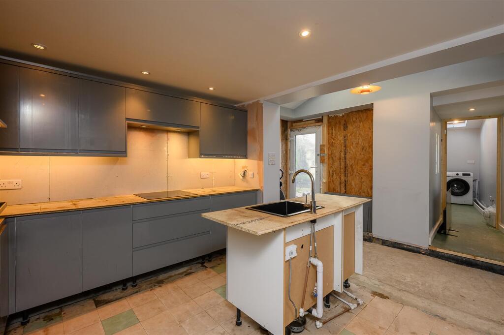 KITCHEN DINING