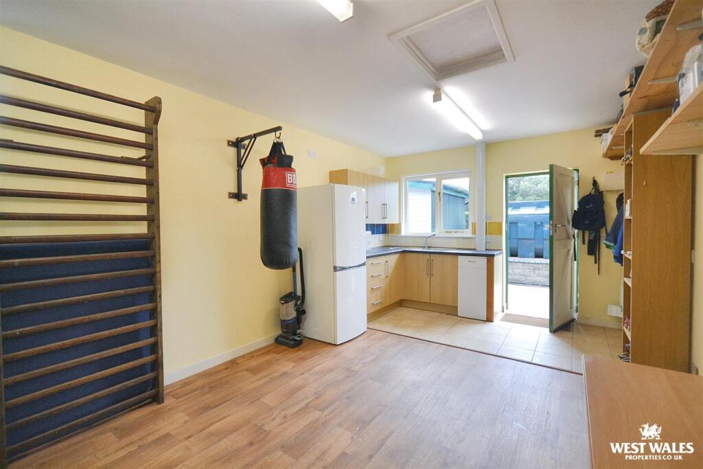Garage / Utility Room