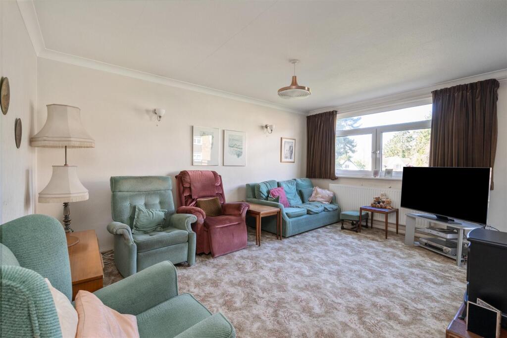 65 Riverside Drive_1.jpg