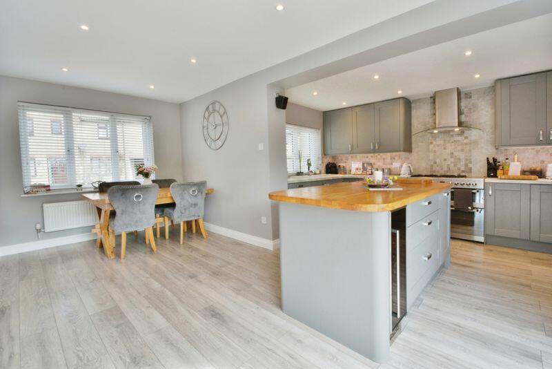 Dining area and breakfast bar
