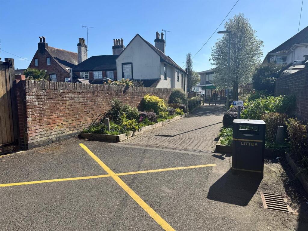 Walk to High Street
