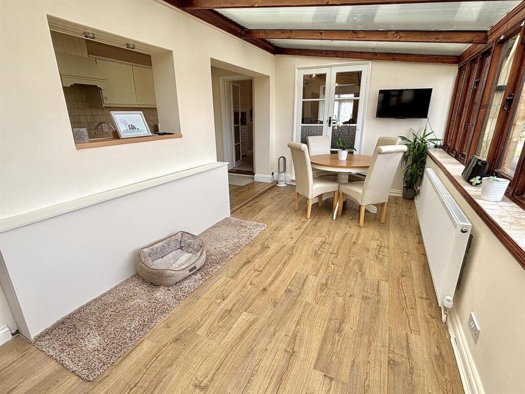 Conservatory/Dining Area