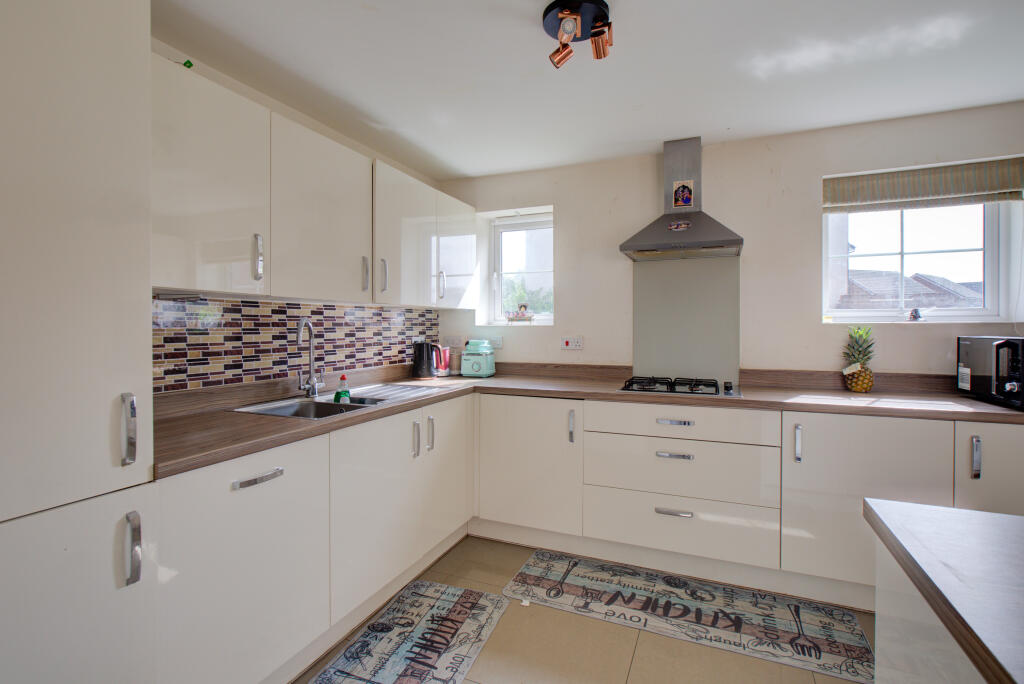 36 SCOTSMAN AVENUE-4