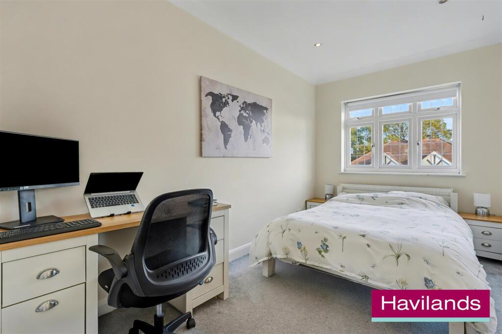 54 Cheyne Walk N21 1DE-12.jpg