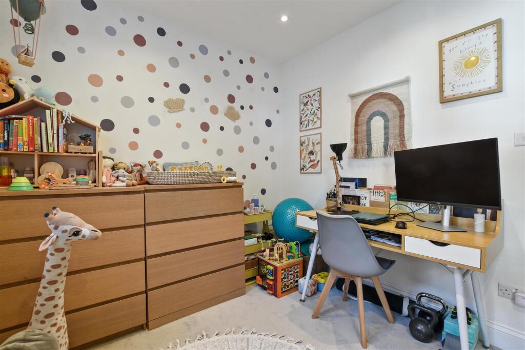 06-5956GCWT - Flat A 27 Leghorn Road - Bedroom 4 -