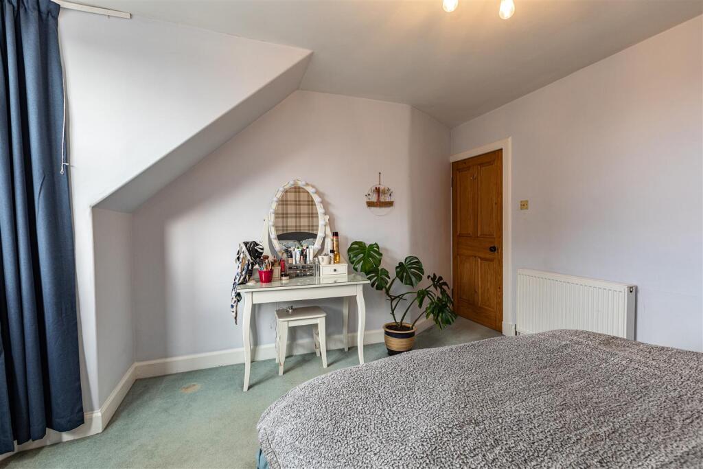 2 Alpine Crescent Thornhill 32.JPG