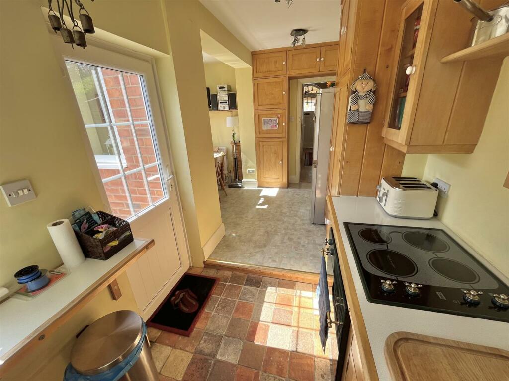 Breakfast Kitchen Aspect 4.jpg