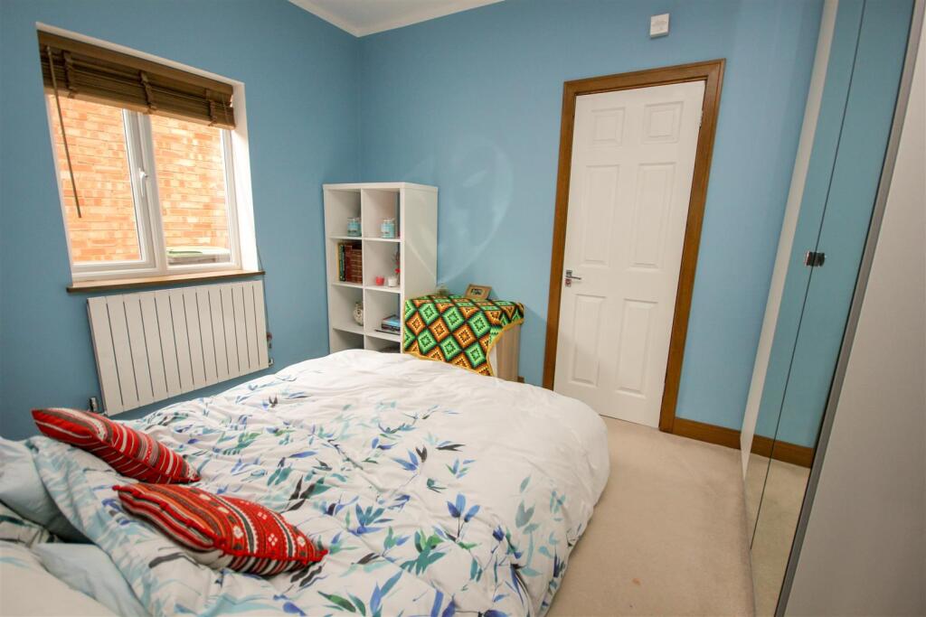 Bedroom 1.jpg