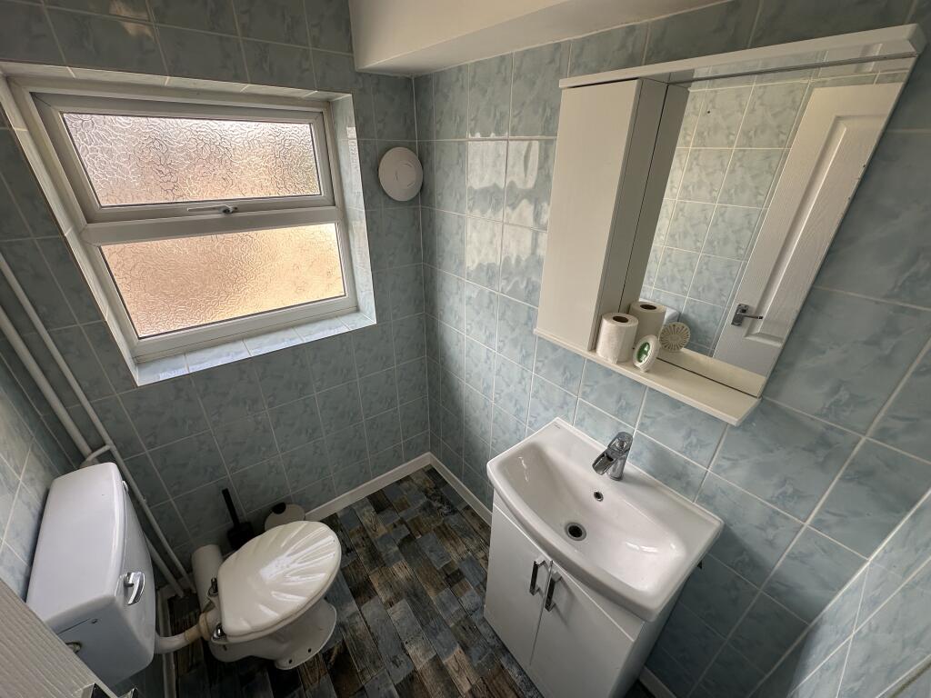 Cloakroom/wc