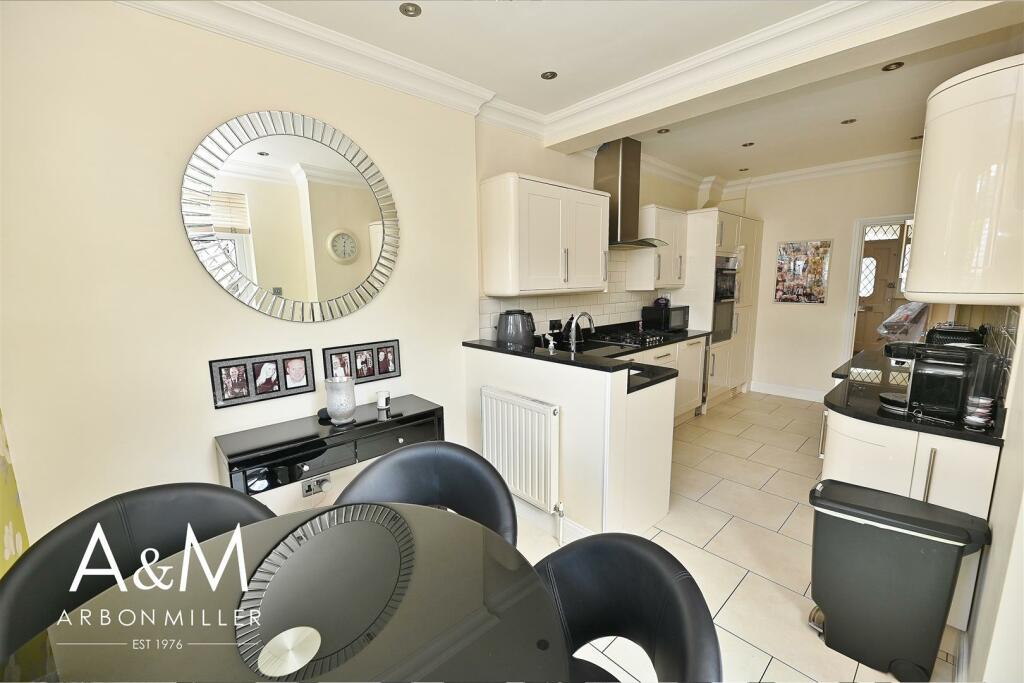 Kitchen/Dining Area
