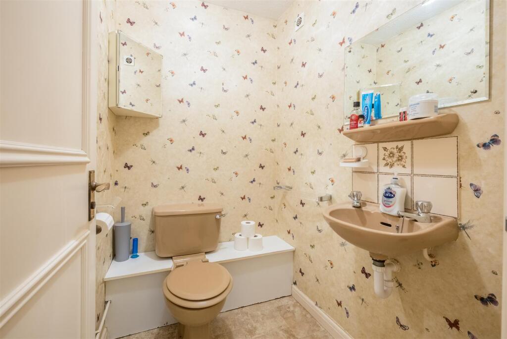 Flat 2, Corvill Court, Worthing -12.jpg