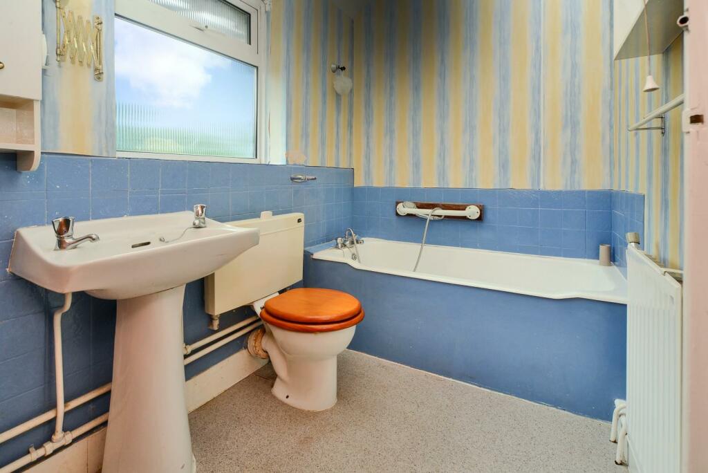 LEATHERHEAD ROAD (1).jpg