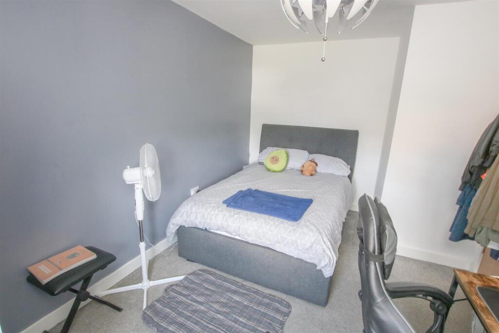 BEDROOM 2
