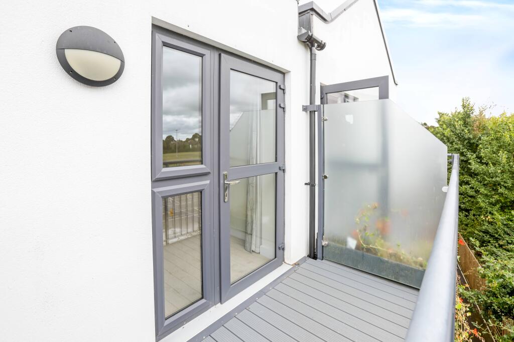 Exeter Road, Topsham, Devon, EX3 0LX