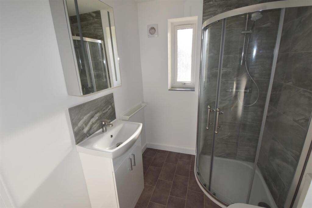 Shower room (1).jpg