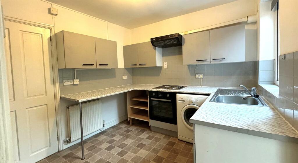Kitchen (2).jpg