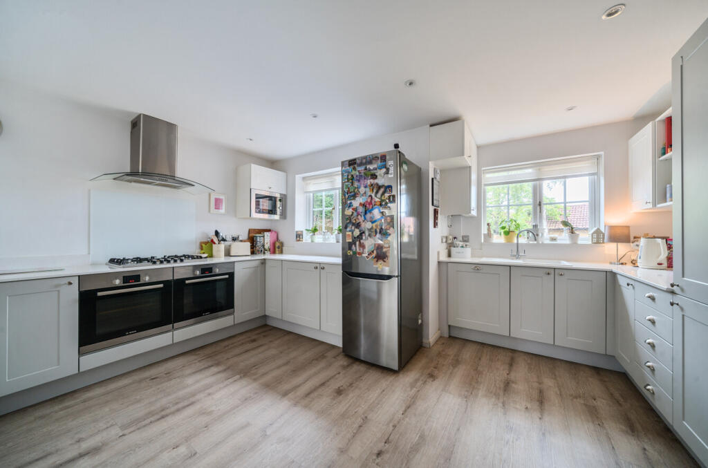 1305384-16-684736...