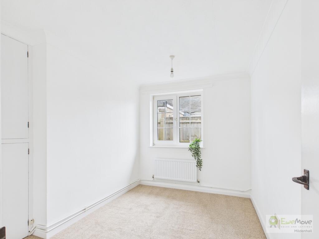 Thetford Road EweMove Mildenhall B3