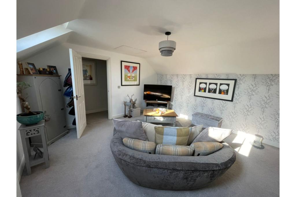 Sitting Room / Bed 3