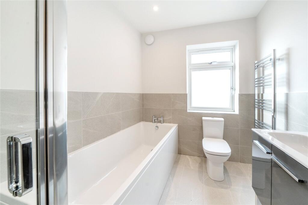 Bathroom (4 Piece)