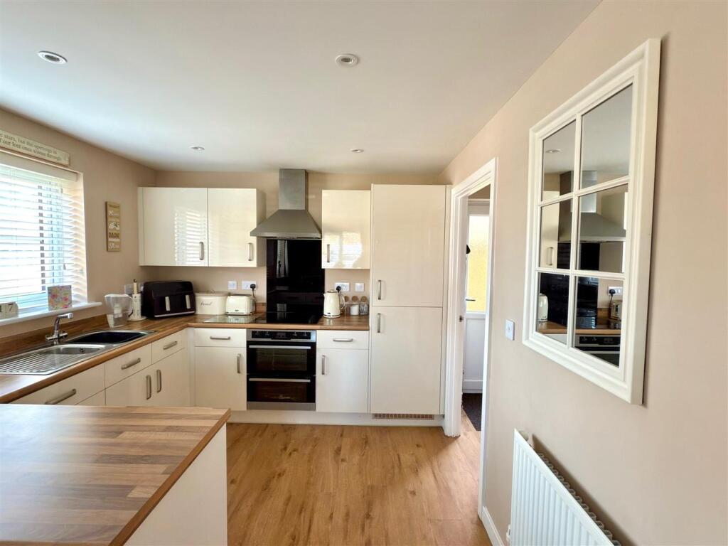 KITCHEN AREA.jpg