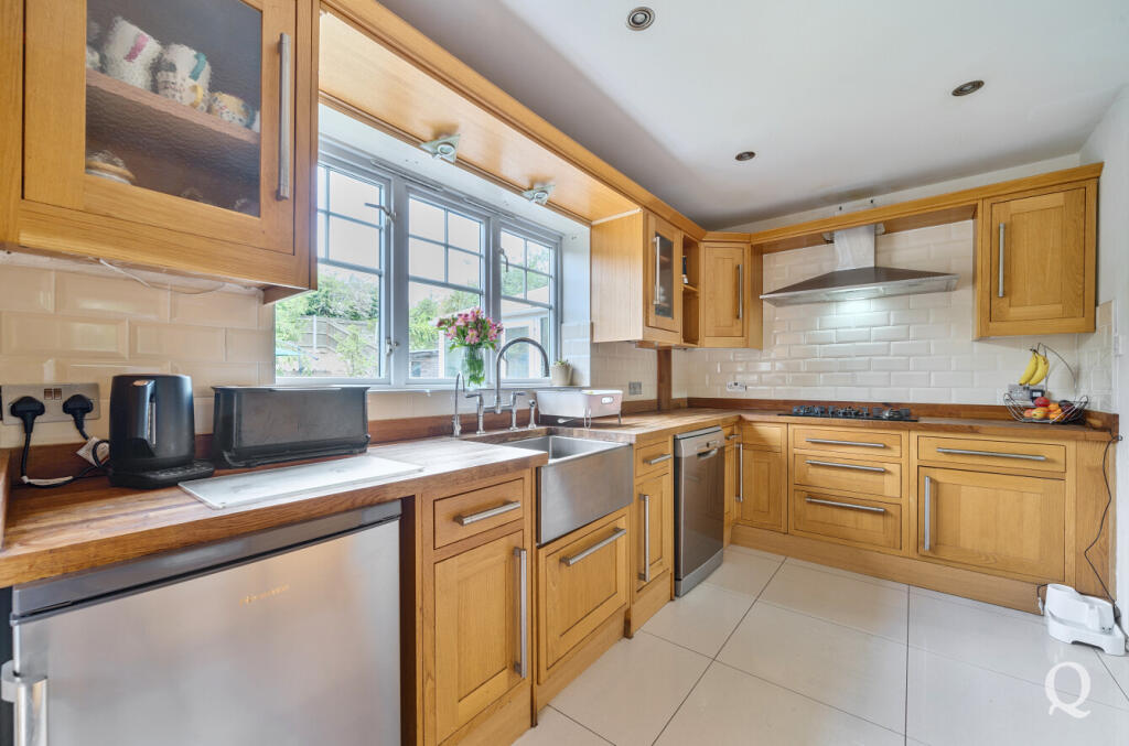 5c770201-7744-468...