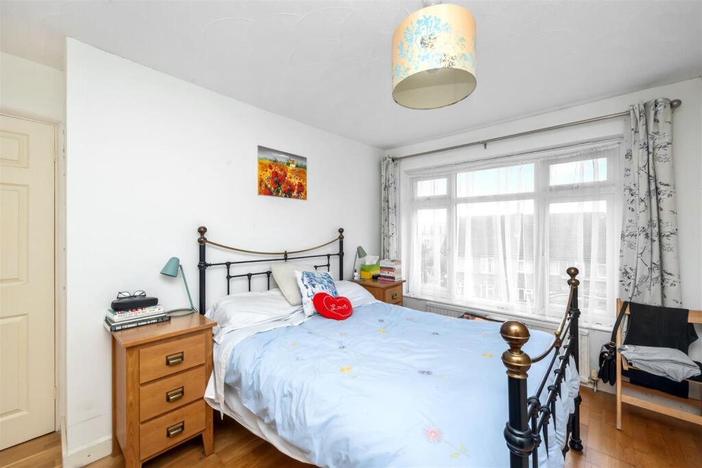 Chichester Close 3 BEDROOM 2.jpeg