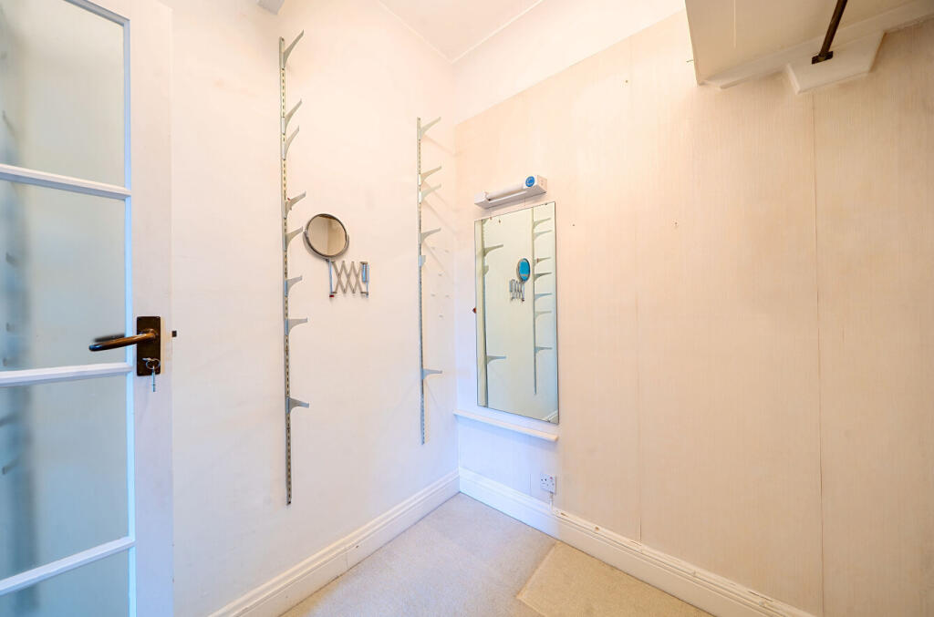 1305611-4-6846a41...