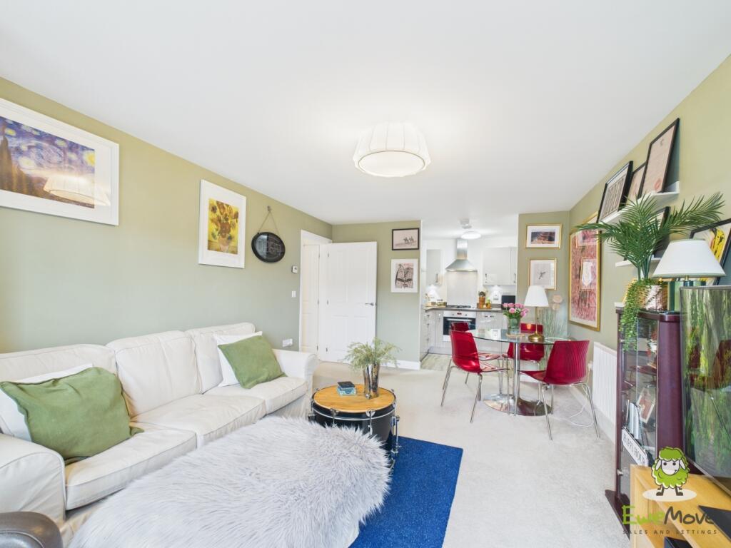 EweMove Estate Agents Basingstoke - Fleetlands Hou