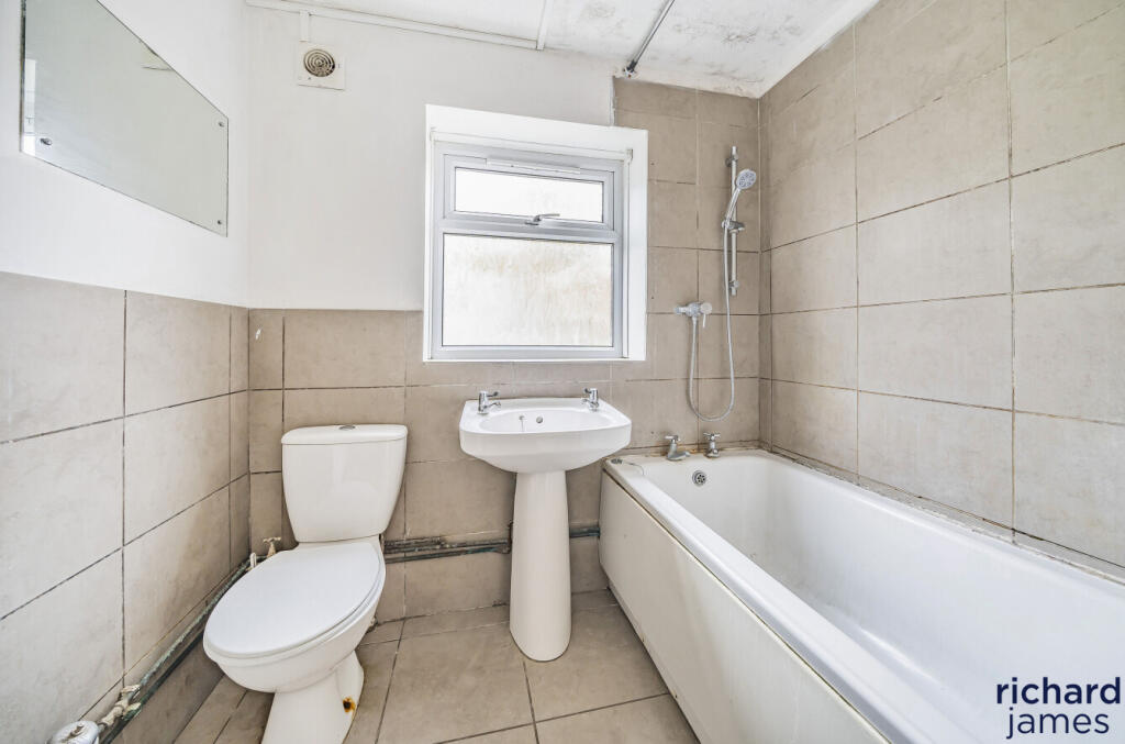 e95a2fa2-c8f9-428...