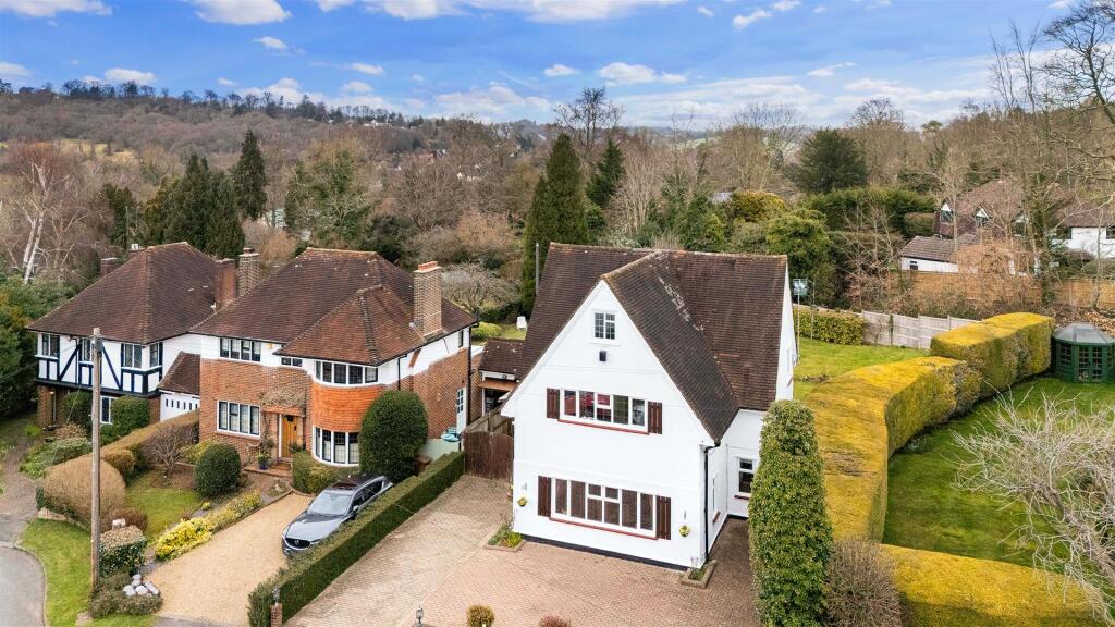 STAGBURY CLOSE, 9 DRONE  (2).jpg