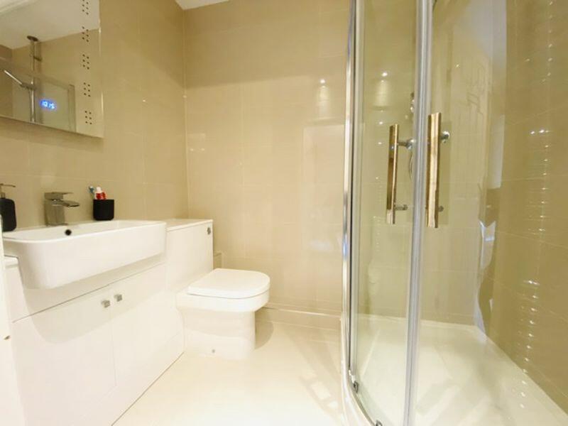 Bedroom 2 En suite