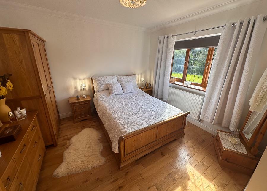 FRONT DOUBLE BEDROOM 1