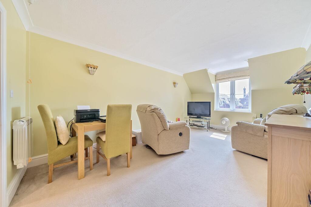 Living Room/Dining Room (3)