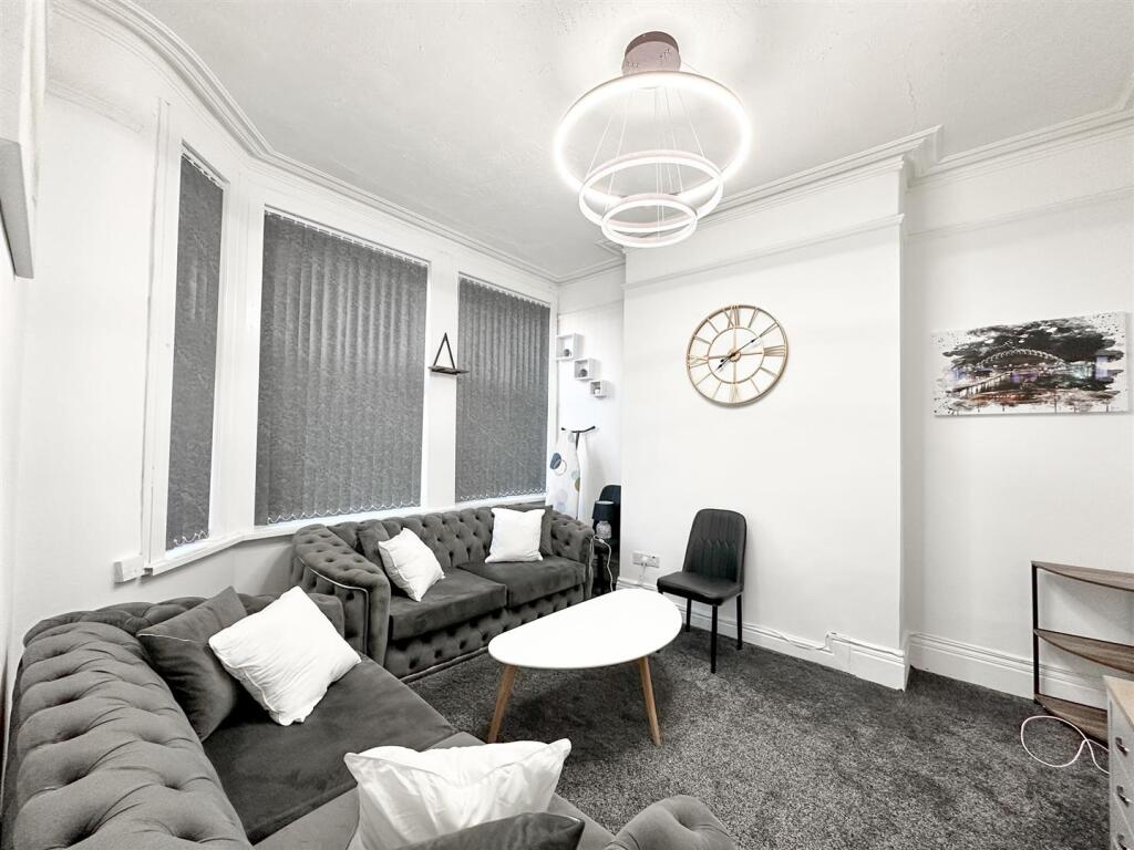 Staycasa Accommodation Manchester Carrill  2024AUG