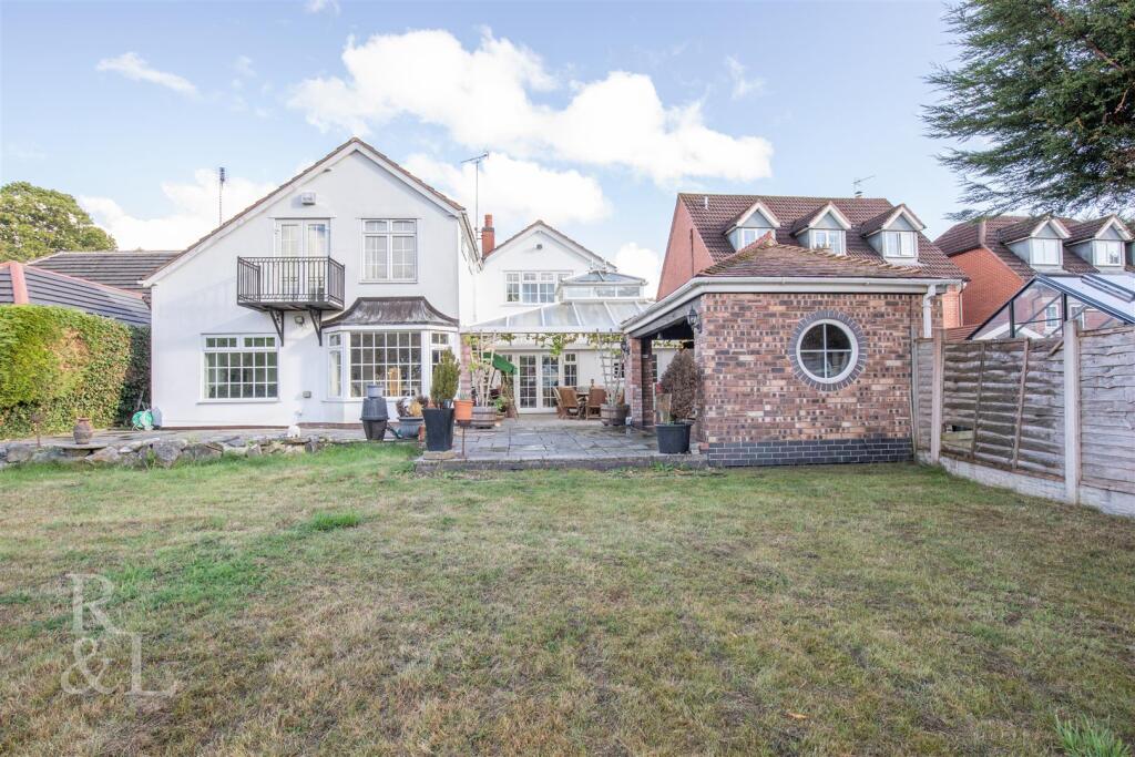 26 Lloyd Hill (1).jpg