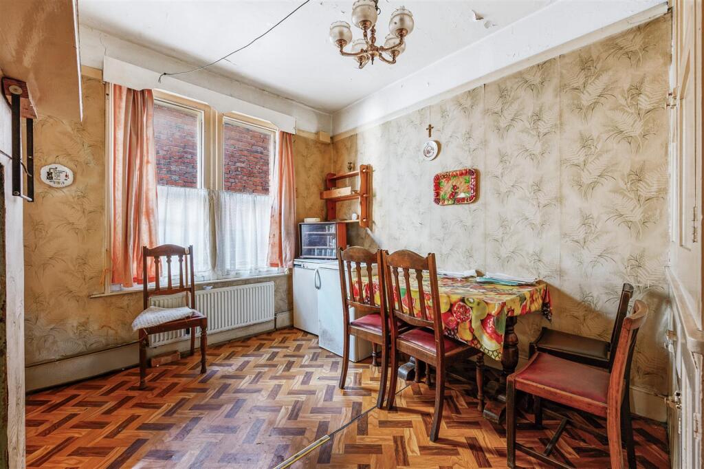 18 Buxton Gardens-6.jpg