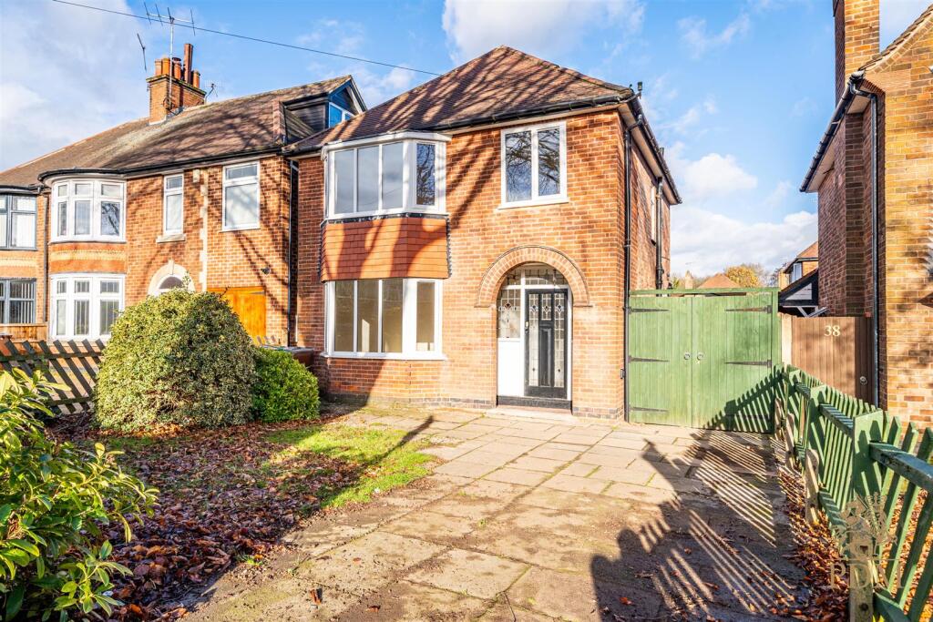 40 Russell Drive Wollaton Nottingham NG8 2BH