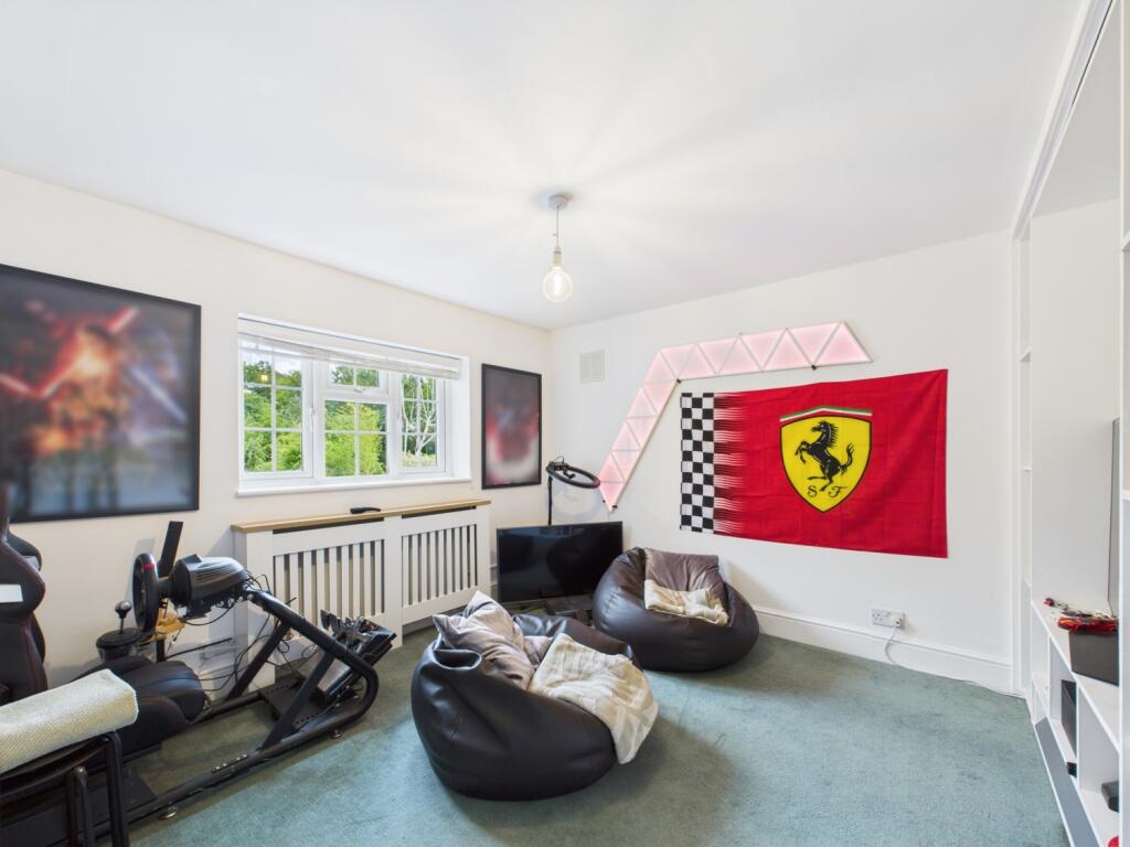 CAM03151G0-PR0045-STILL054