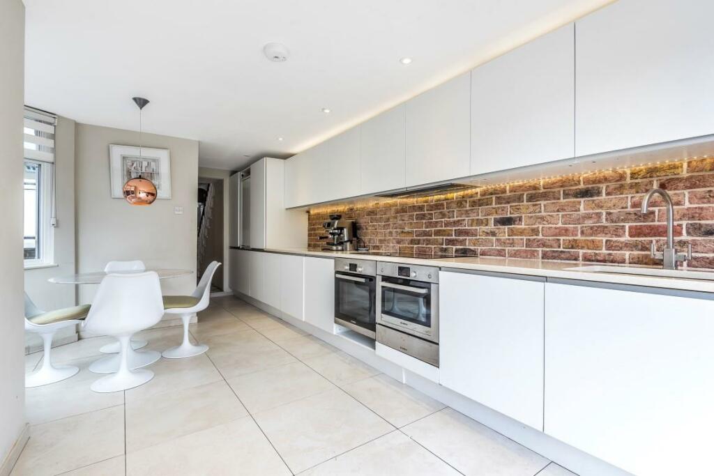Kitchen 2.jpg