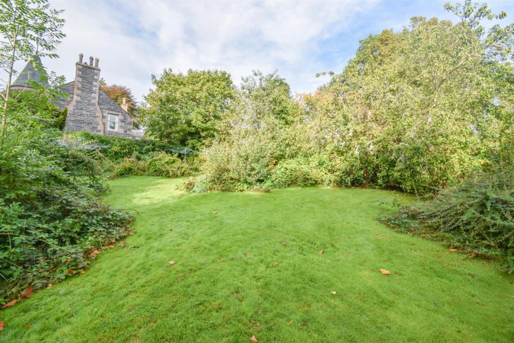 GARDEN-2.jpg