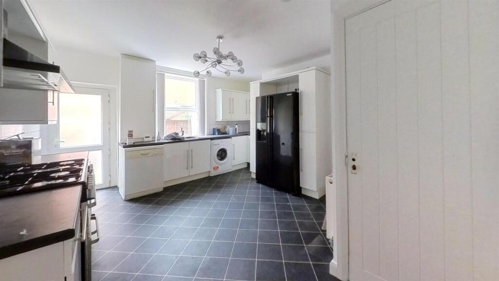 516-Tong-Moor-Rd-Kitchen 1.jpg