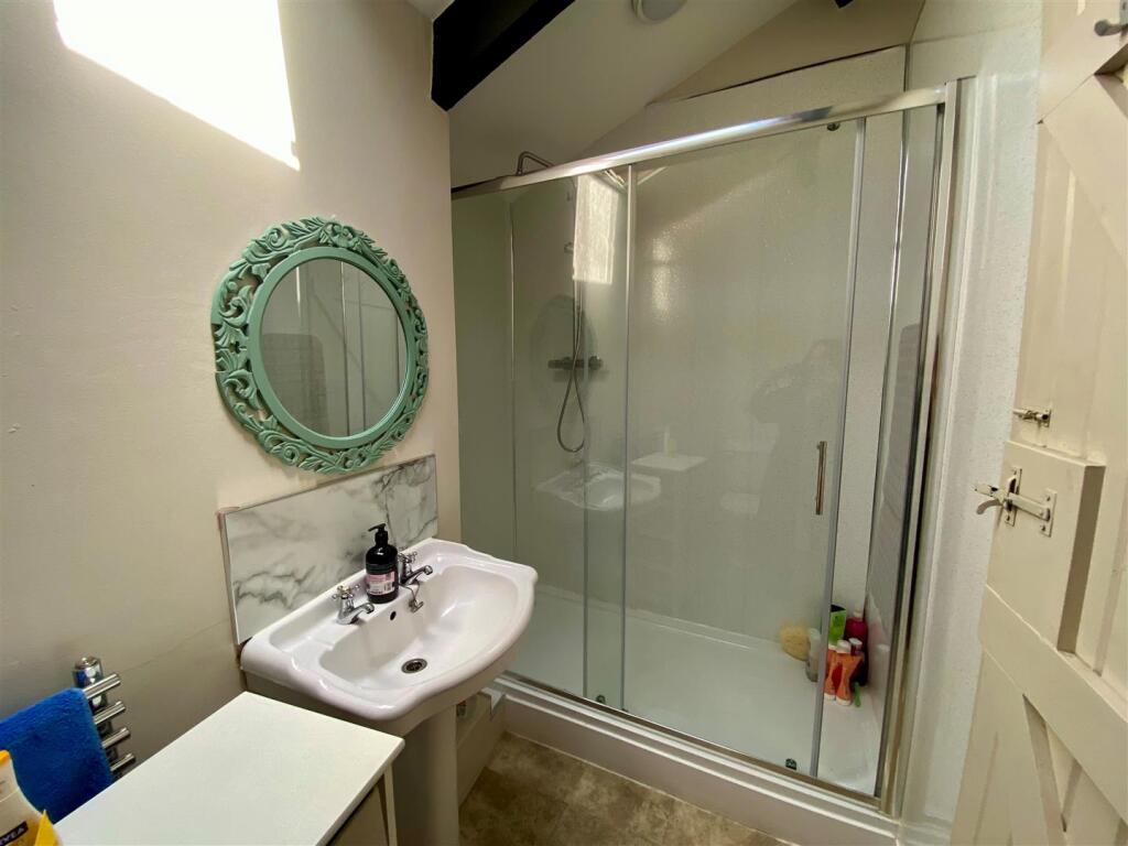 cae pentr gf shower.jpg